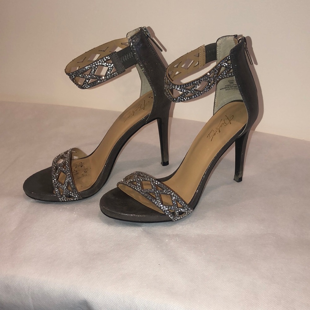 Dress shoe